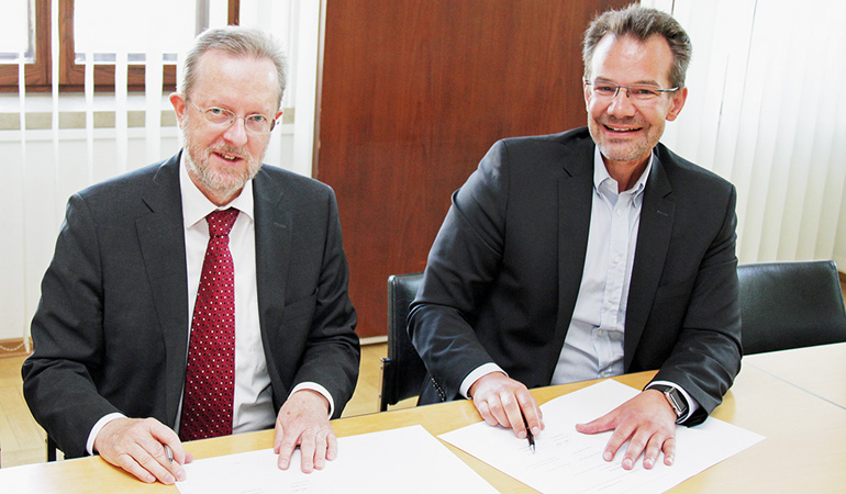 Ministerialdirigent Rudolf Escheu, Bayerisches Staatsministerium für Wirtschaft und Medien, Energie und Technologie (l.), gemeinsam mit  Dr. Rainer Seßner, Geschäftsführer von Bayern Innovativ.