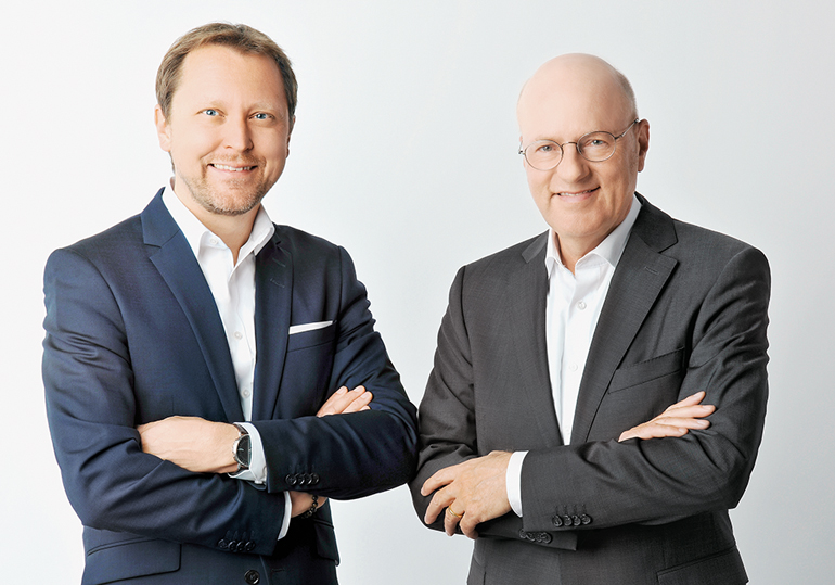 Seit 1. Juli 2022 wird die Messe München von Stefan Rummel und Dr. Reinhard Pfeiffer als gleichberechtigte Geschäftsführer in einer CEO-Doppelspitze geleitet. Bild: Messe München