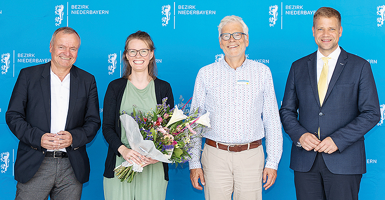 V. l.: Prof. Manfred Spitzer, Veronika Auer, Dr. Roland Ebner, Bezirkstagspräsident Dr. Olaf Heinrich. Bild: Sepp Eder