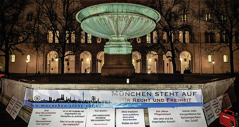 Fragen am Münchner Geschwister-Scholl-Platz. Bild: StreetviewPhotography