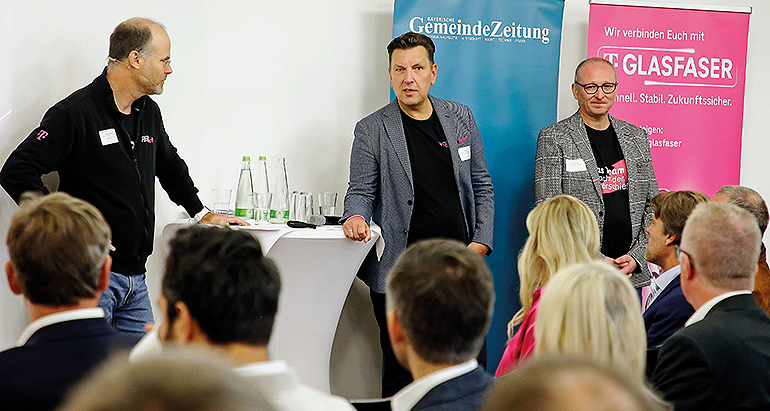 Markus Beckmann, Jürgen Lück  und Peter Roll, Deutsche Telekom, auf dem BreitbandForum 2023. Bild: Jessica Kassner