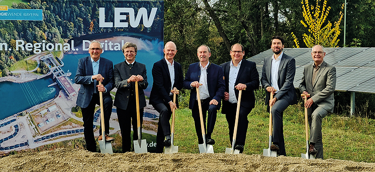 V.l.: Hubert Kraus, stellv. Landrat im Landkreis Augsburg, Dr. Markus Müller-Walter, Regierung von Schwaben, LEW-Vorstand Dr. Dietrich Gemmel, Staatsminister Hubert Aiwanger, Martin Glink und Michael Bohlinger, beide Geschäftsführer der LEW Wasserkraft GmbH sowie 1. Bürgermeister  Michael Wörle, Stadt Gersthofen. Bild: CH