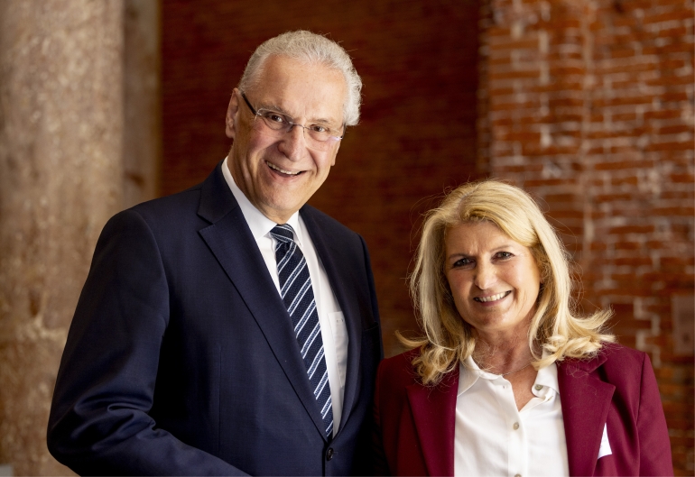 Kommunalminister Joachim Herrmann und Dr. Birgit Kreß, Erste Bürgermeisterin Markt Markt Erlbach und Vizepräsidentin des Bayerischen Gemeindetags. Bild: Bayerischer Gemeindetag