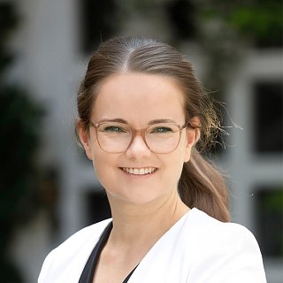 Portrait Theresa von Hassel, Veranstaltungen und Verlagsleitung