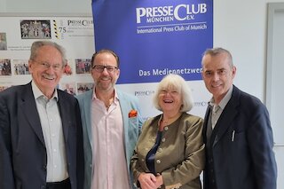 Gruppenbild im Presseclub